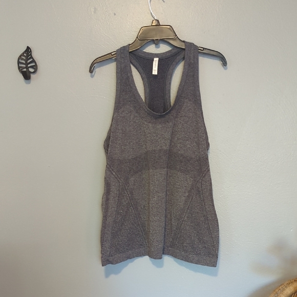 Athleta Grey Racer Back Style Work Out Tank Top With Black Highlights 1X - Picture 1 of 8